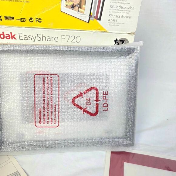 Kodak EasyShare P720 7” Digital Picture Frame Kit - Picture 2 of 5